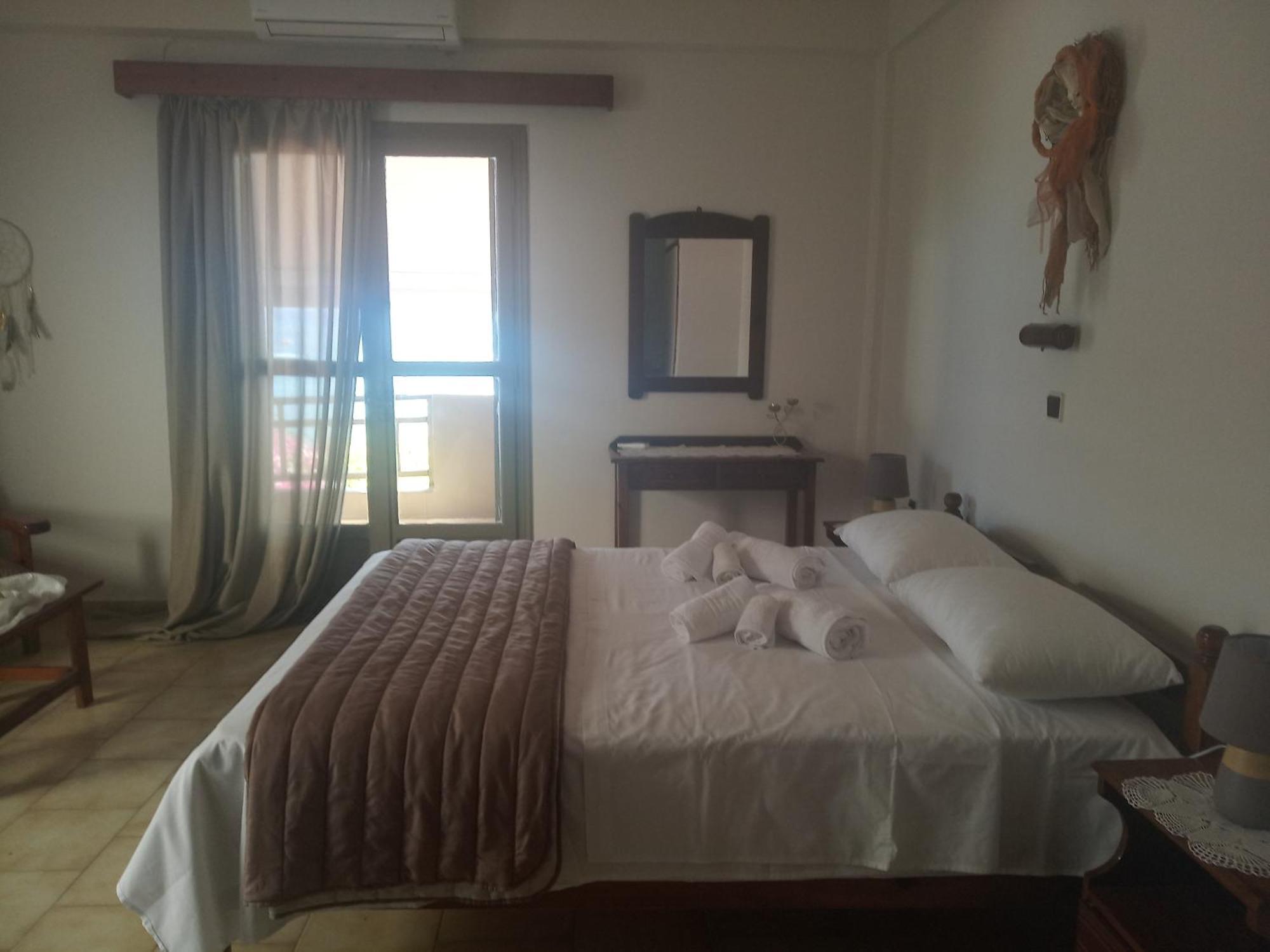 Buganvilla Sea View Apts Agia Pelagia  Bagian luar foto